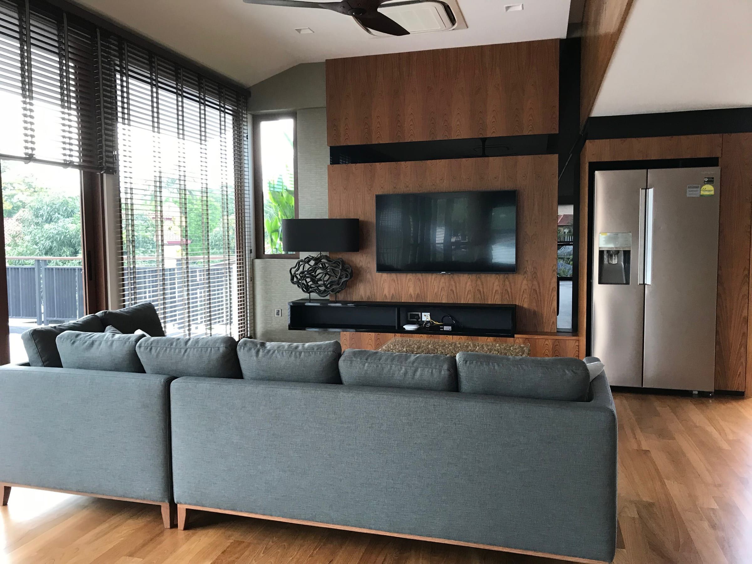 Lornie Road, view 4