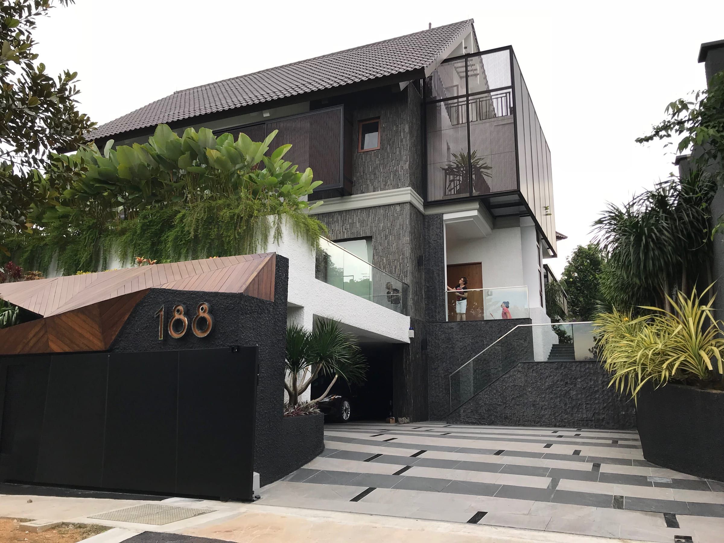 Lornie Road, view 5